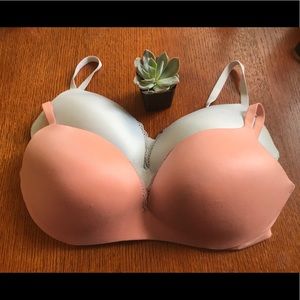 2 Victoria’s secret plunge no underwire bras 34D